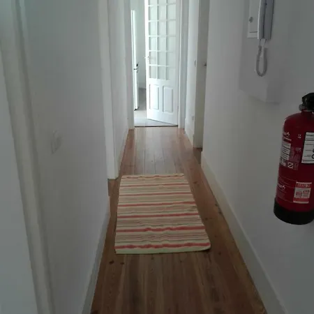 Apartment Largo Da Igreja *